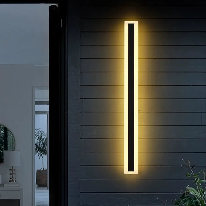 Applique Murale Extérieure Linéaire LED Noire Avec Éclairage en Bordure