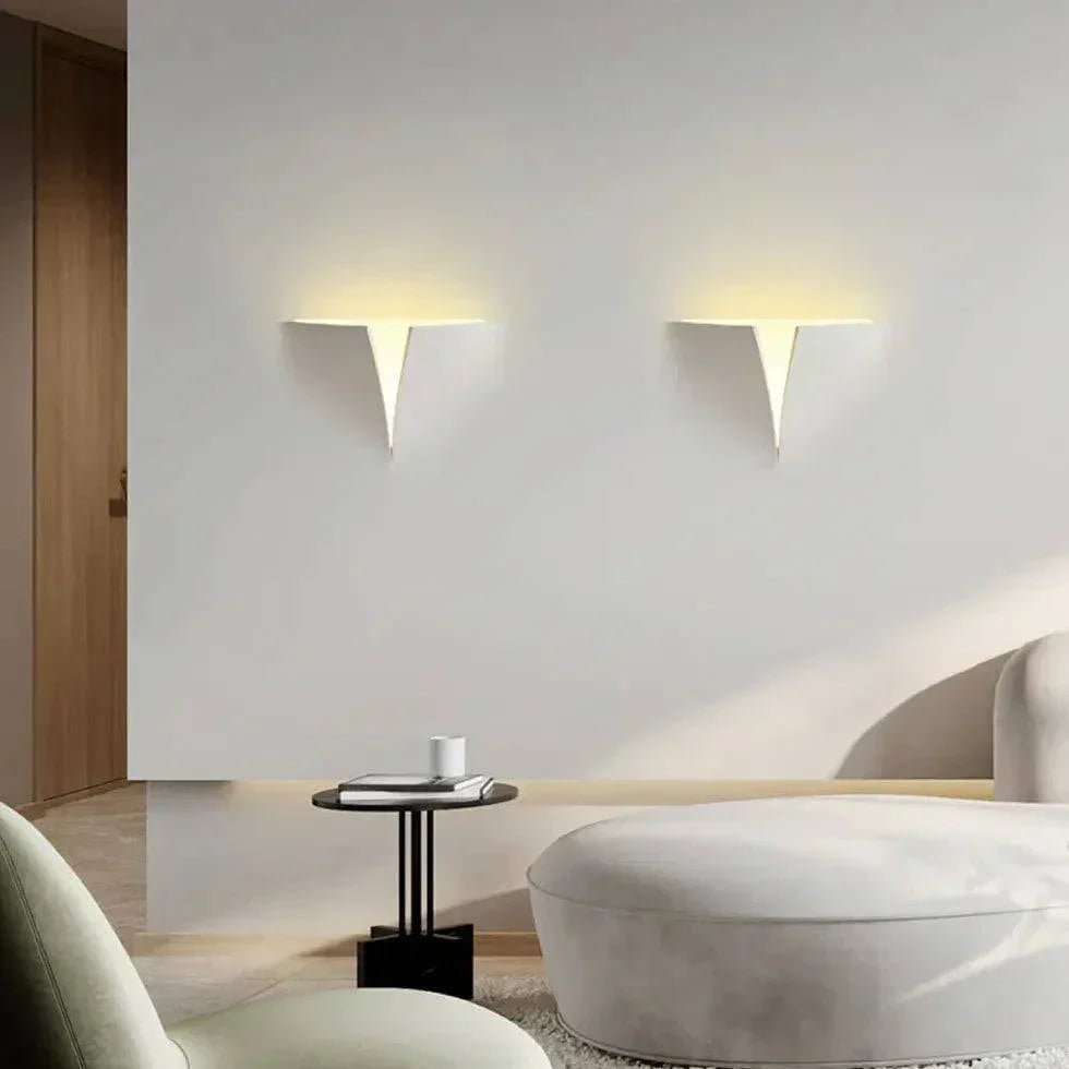Petit Luminaire Mural V Ligne Moderne Blanche - Clowas.fr
