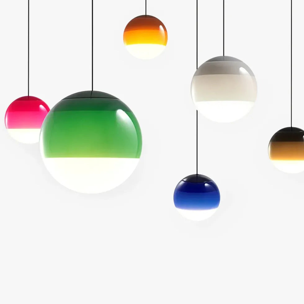 Lampes sphériques design suspendues à ligne colorée