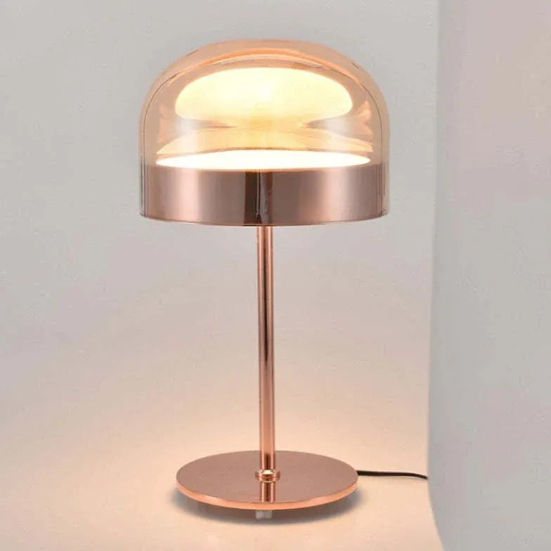 Lampe de table minimaliste métallique de l'ombre en forme