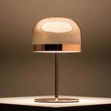 Lampe de table minimaliste métallique de l'ombre en forme