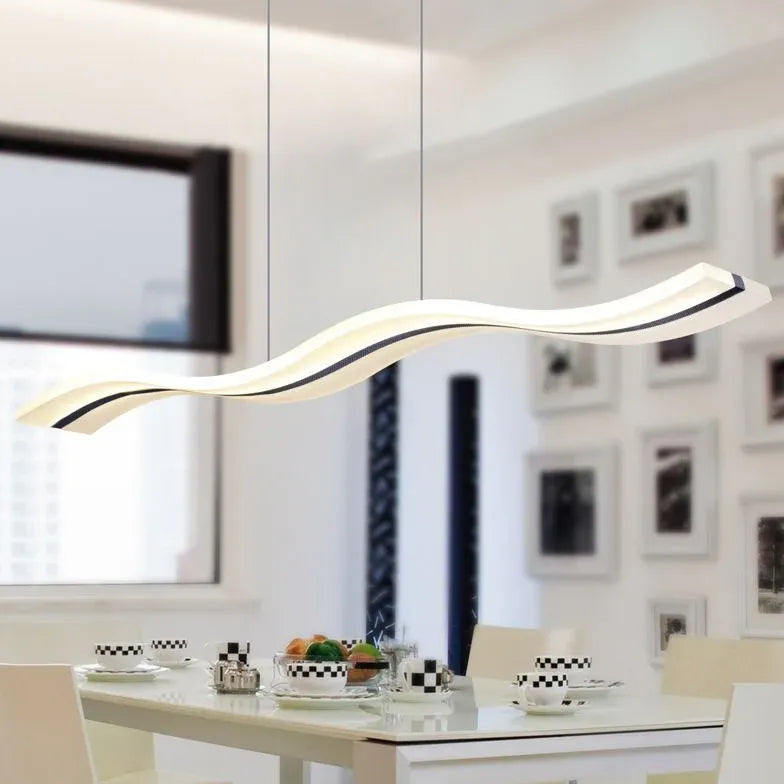 Lustre ondulé noir et blanc pour restaurant moderne