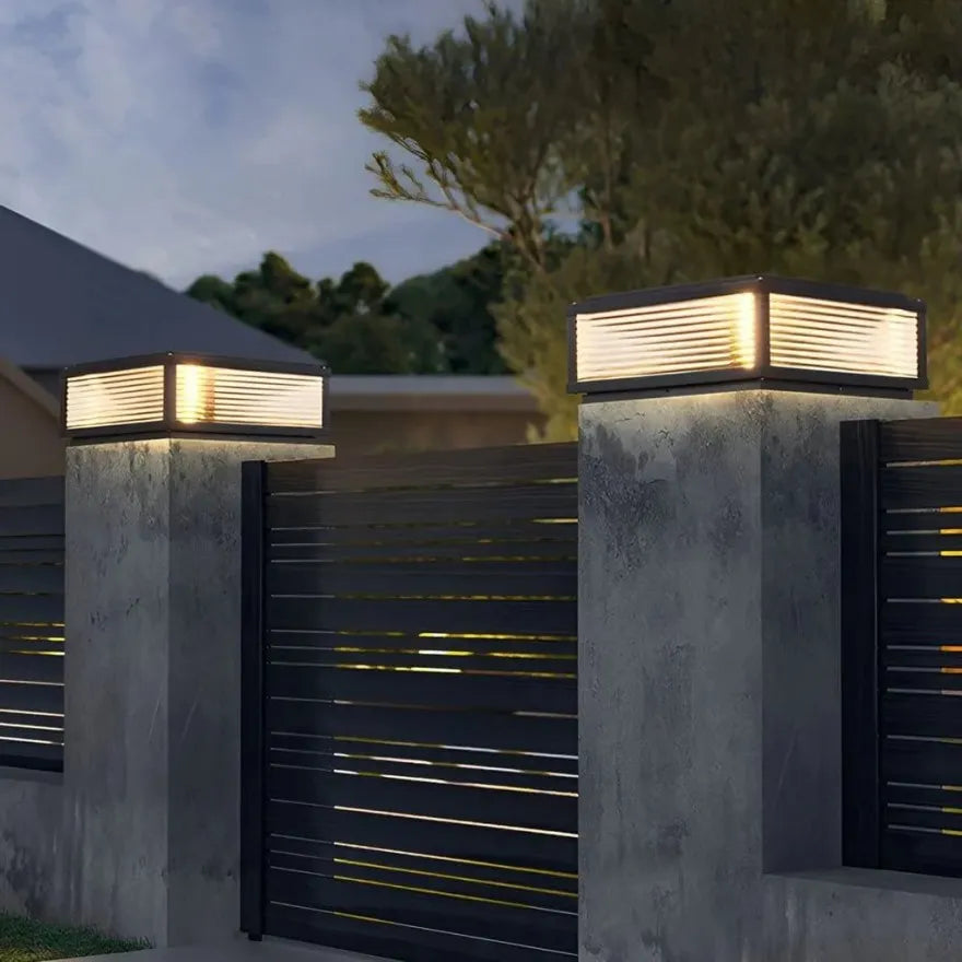 Lampe Solaire LED Moderne Pour Pilier de Portail, Carrée Noire IP65