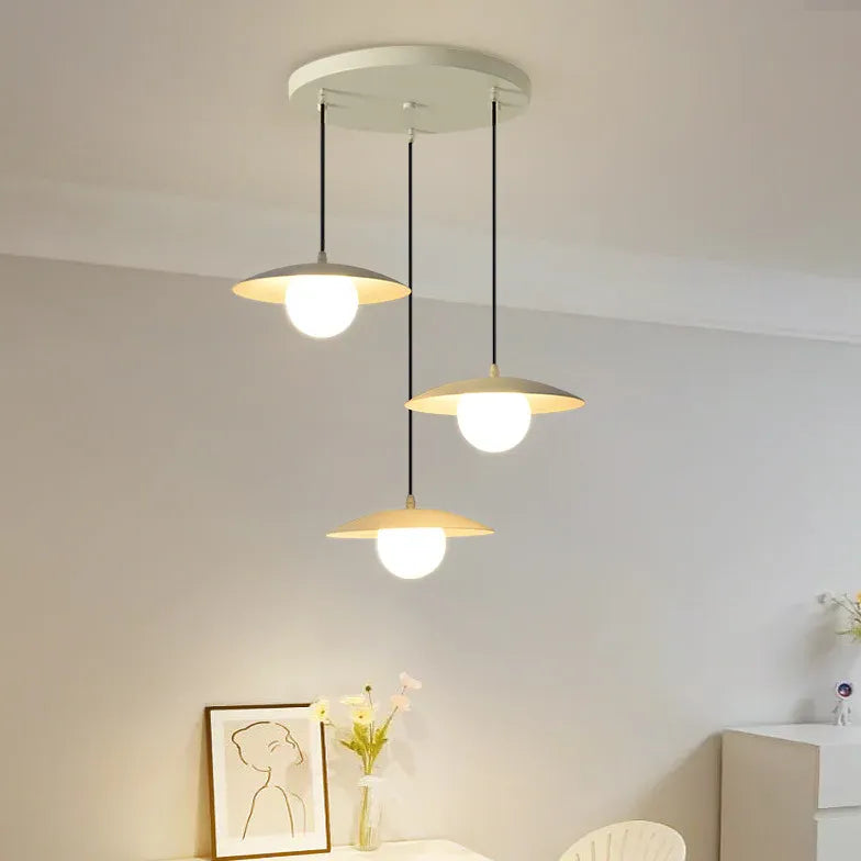 Lustre moderne haut de gamme en métal blanc