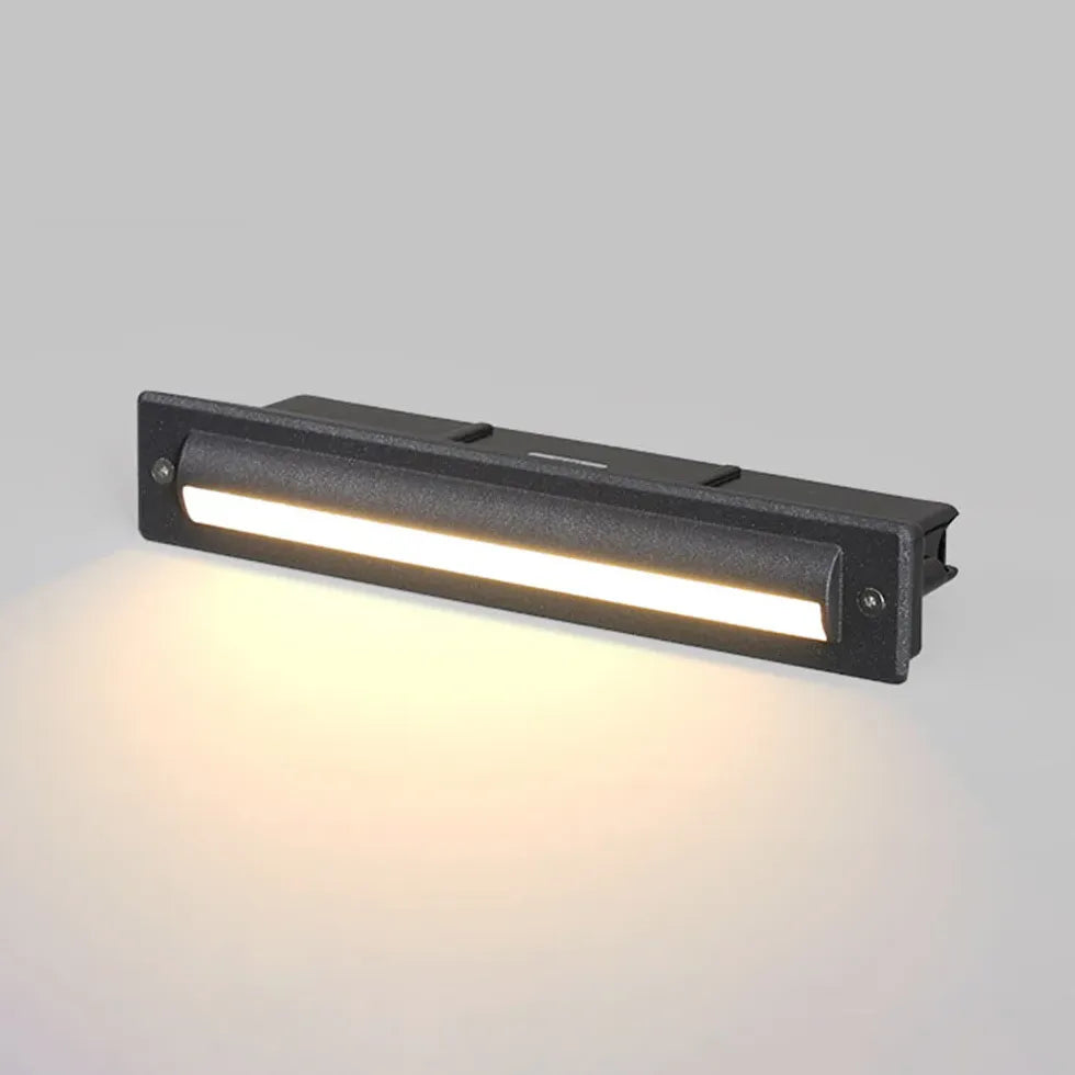 Lumière extérieure linéaire à LED noire