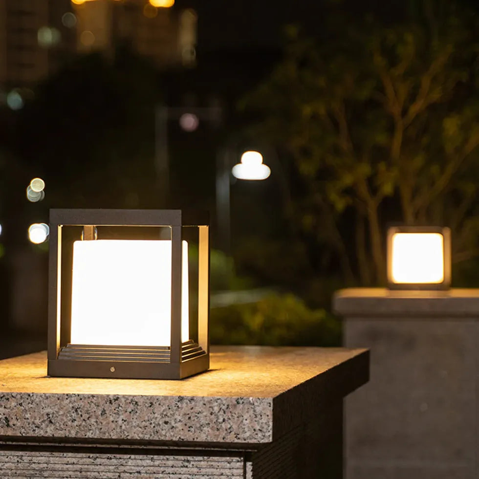 Colonne lumineuse d'extérieur moderne Cube