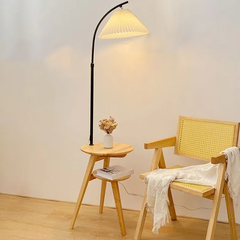 Lampadaire en bois cintré avec table