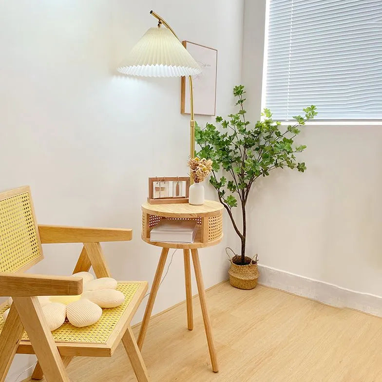 Lampadaire en bois cintré avec table