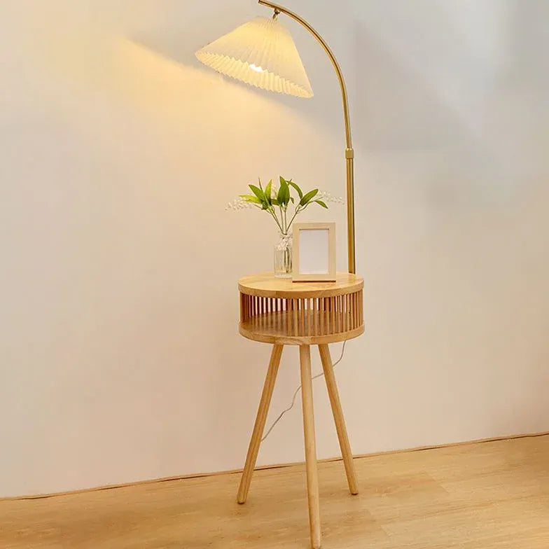 Lampadaire en bois cintré avec table