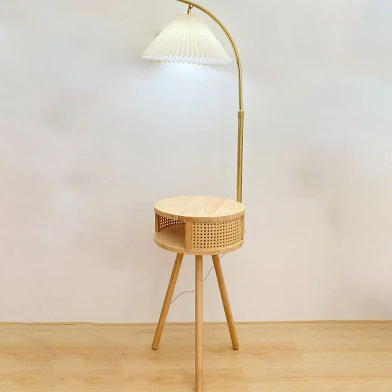 Lampadaire en bois cintré avec table