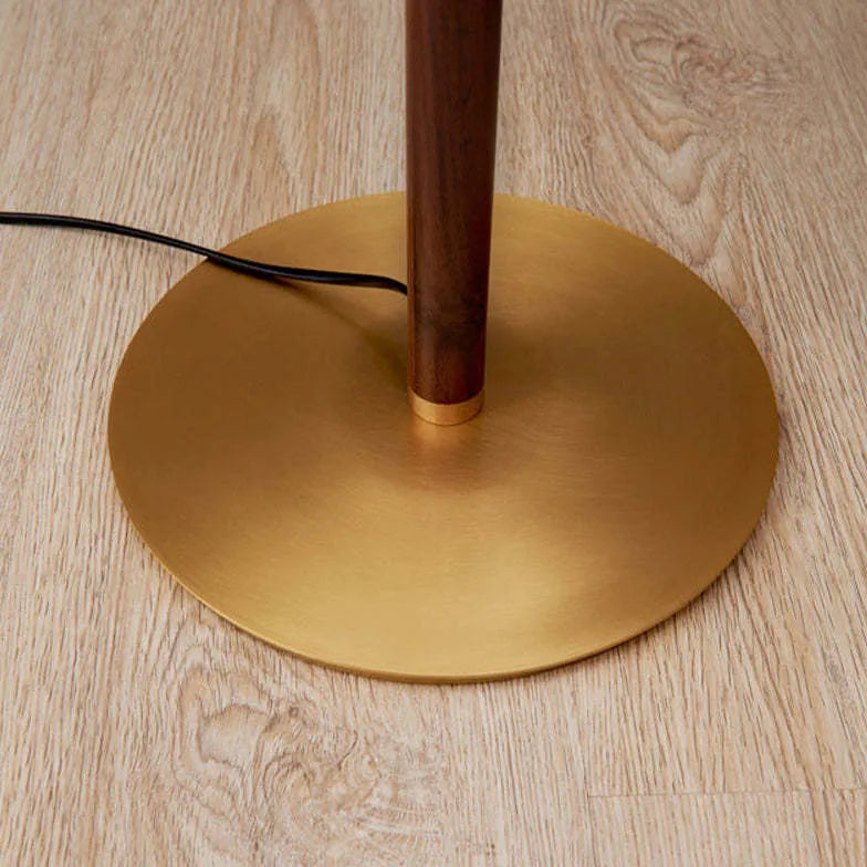 Lampe de table vintage en forme de cône avec poteau en bois